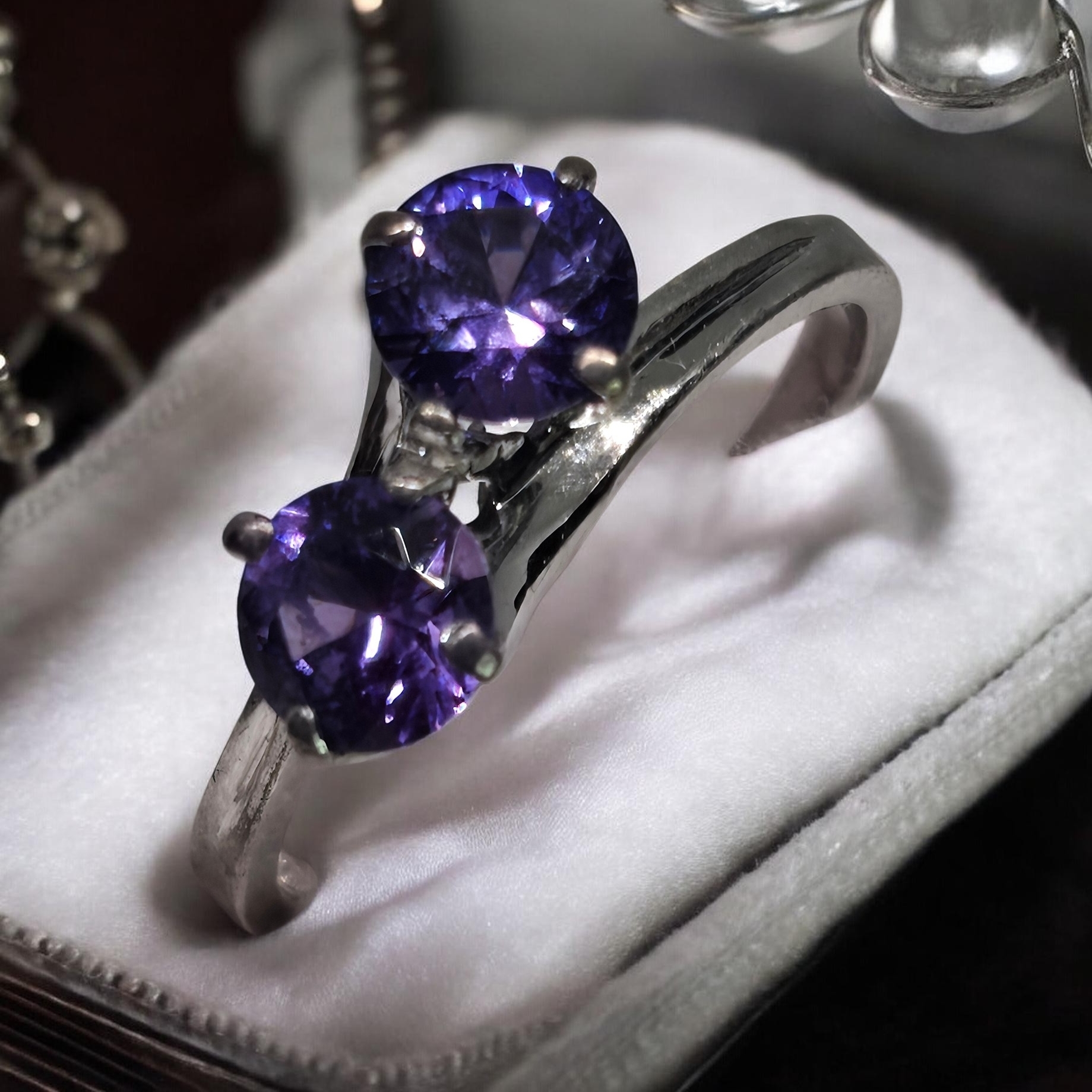 Purple Blue Round Sapphire Gemstones 10k White Gold Ring Vintage Unique